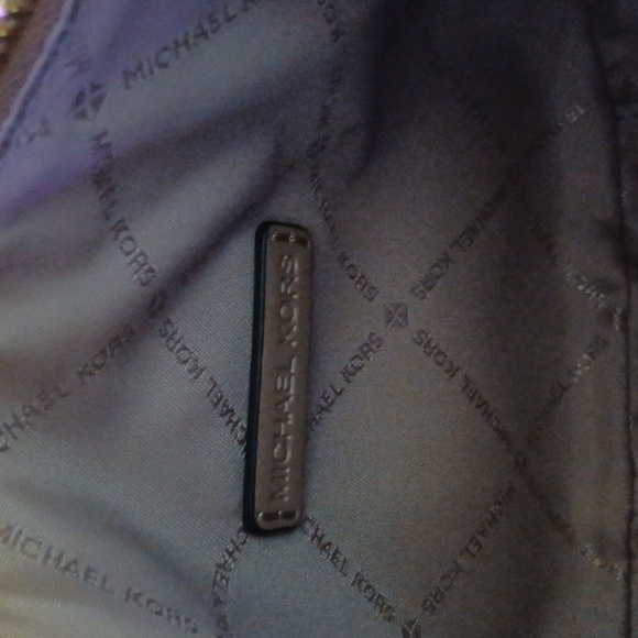 Authentic Michael Kors Dover Small Leather Crossbody Bag - Picture 8 of 9